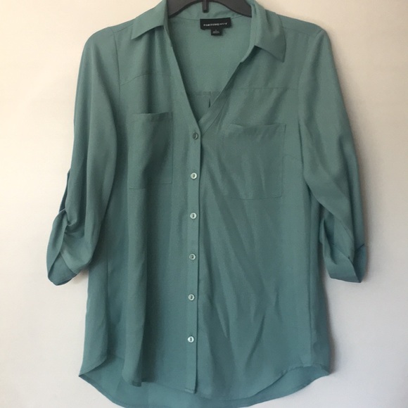 fortune + ivy Tops - NWOT Fortune + Ivy blouse
